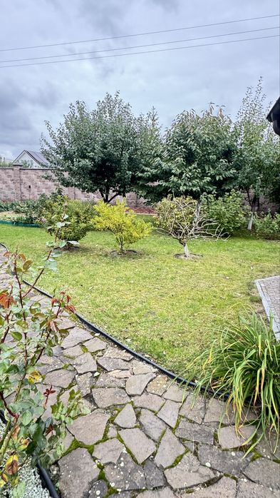 Продаж будинку з ремонтом на околиці міста