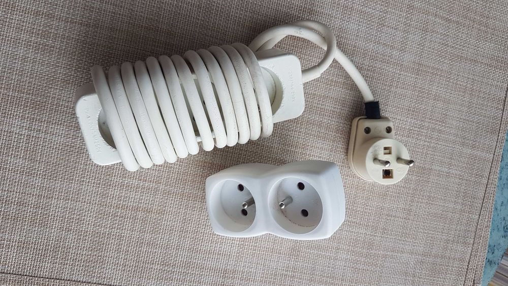 przedłużacz 3-metrowy  z trzema gniazdkami + bonus