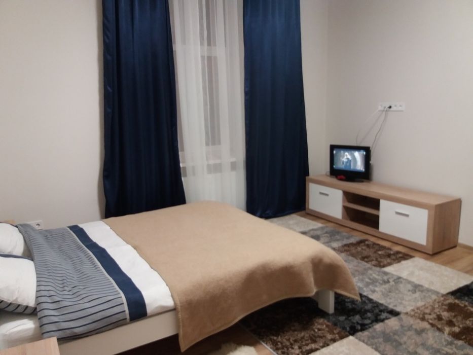 Сегодня 2 ком  Квартира возле Оперного театра почасово .посуточно