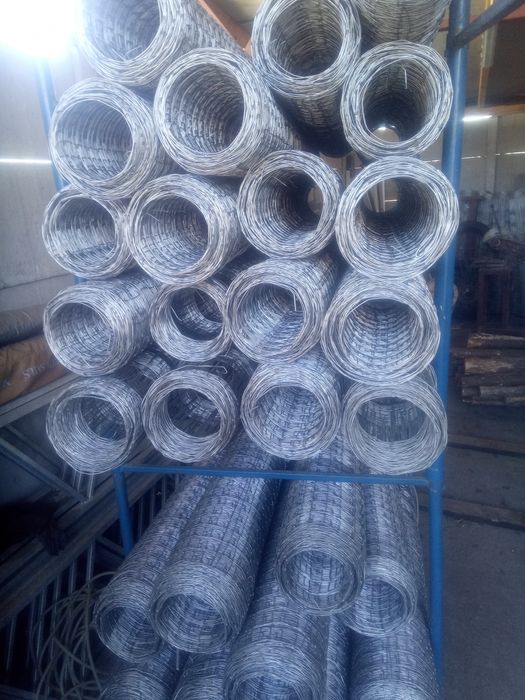 Siatka budowlana leśna ogrodzeniowa słupki