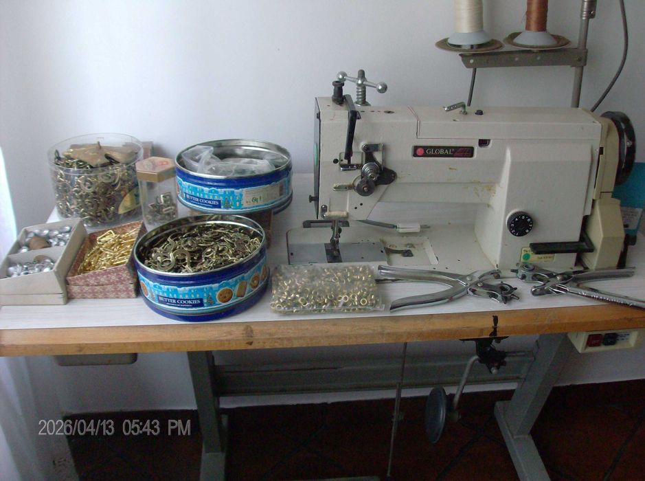 Maquina de costura marca global elétrica triplo arrasto