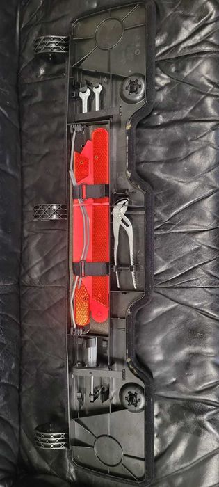 Narzędzia trójkąt zestaw BMW E39 kombi touring przedlift