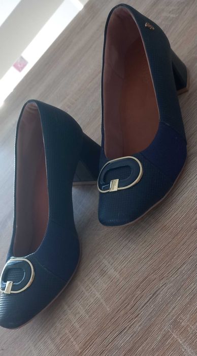 Sapatos femininos para escola/escritório