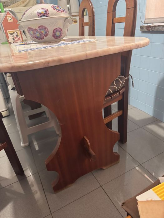 Conjunto Mesa de Cozinha e Cadeiras