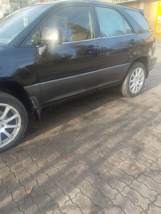 Лексус РХ 300 2000 року.