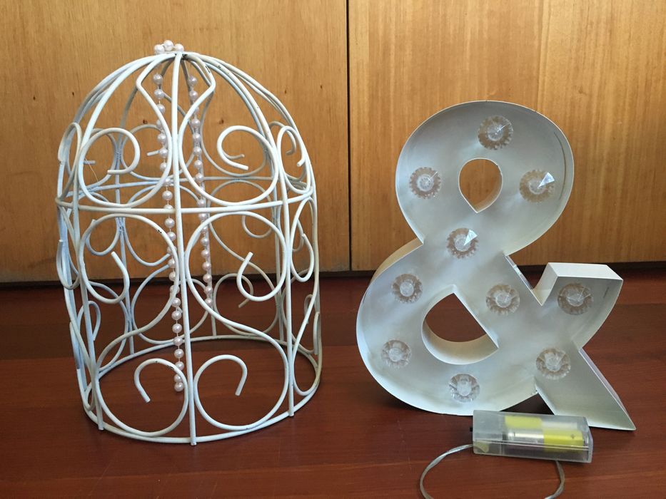 Items de decoracao gaiola e luz