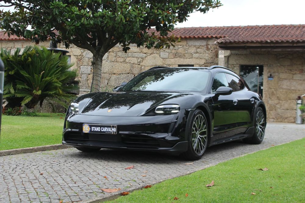 Porsche Taycan Cross Turismo 4