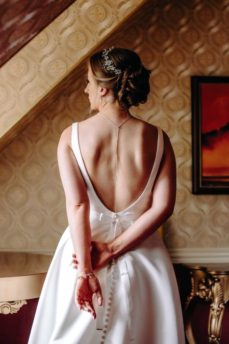 Elegancka, gładka suknia ślubna Maggie Sottero– w kolorze ecru