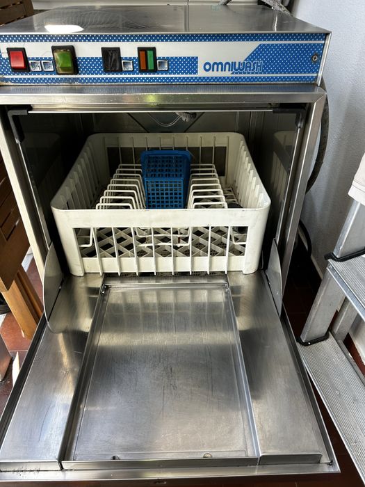 Máquina profissional de lavar copos – Omniwash DUE A-Q