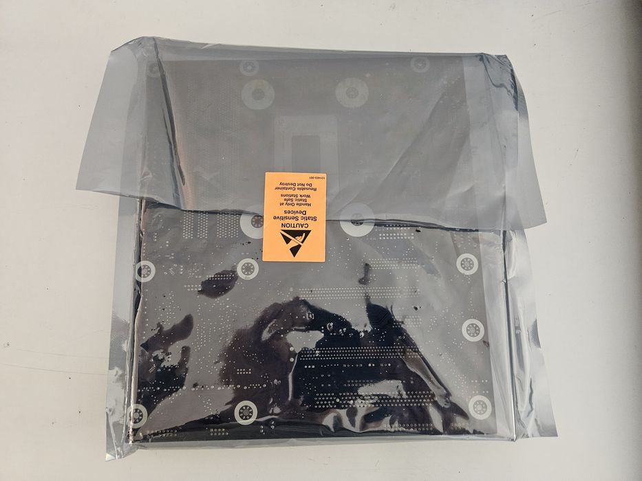 Vendo Mainboard p/ HP z230 PN:698113.001