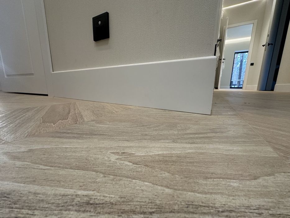 Плінтус мдф білий 15 см висотою