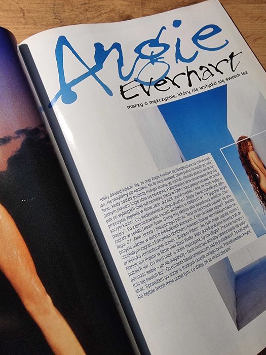 Playboy 8/000 - Kristi Cline, Angie Everhart, Jeff Bezos, Paulo Coelho