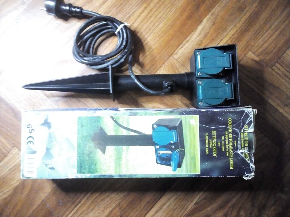 Tomada de exterior/jardim ,com pique para afixar na terra.64586024564097121