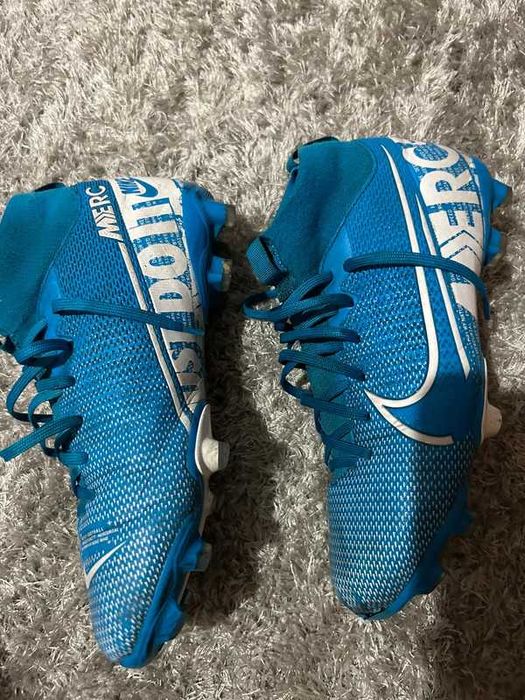 Chuteiras Nike tamanho 35,5