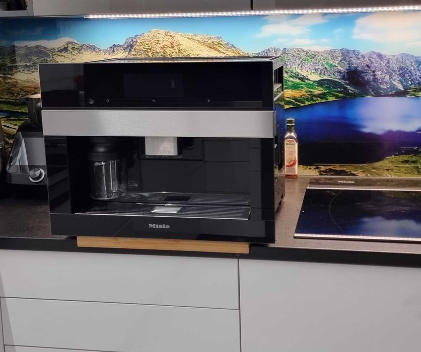 Kawiarka, ekspres do kawy Miele CVA 7845 czarny, przyłącze wody