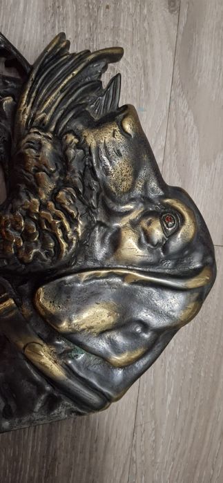 Imagem de cão de caça em bronze