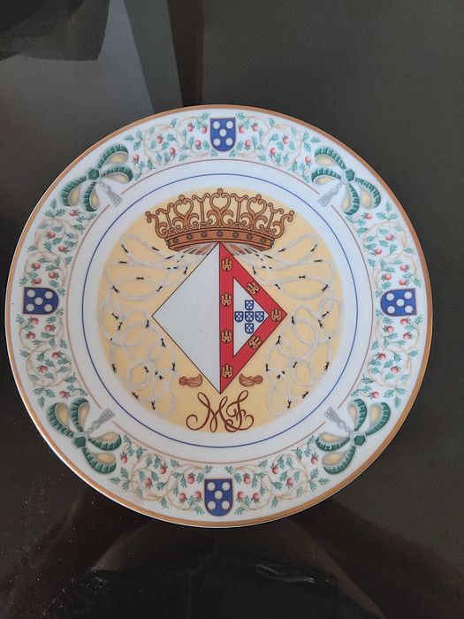 Pratos porcelana homenagem casamento D. Duarte Pio e batizado filhos