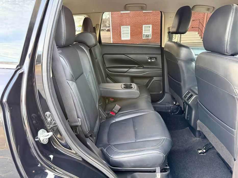 Mitsubishi Outlander SEL      2020