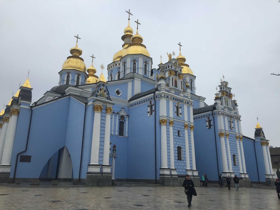 3 комнатную  на Закревского у "Метро" - сутки, неделя, оплата на Фоп!