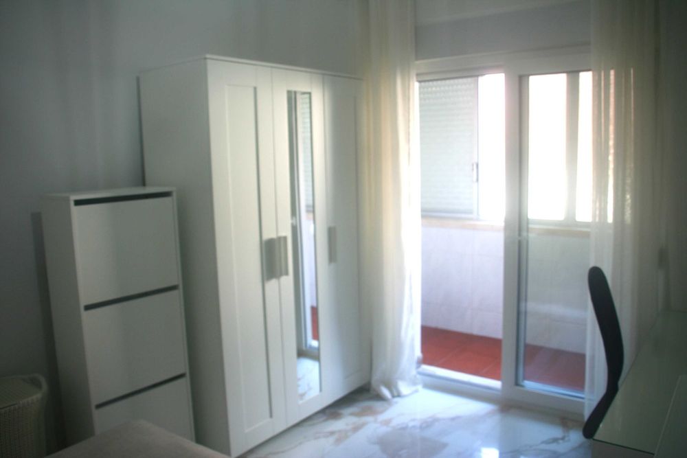 Alugam-se quartos a estudantes