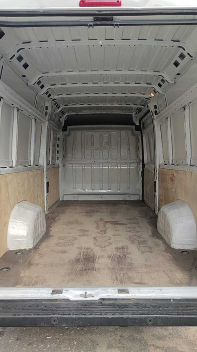 Wynajem lub wypożyczenie auta dostawczego busa Citroen Jumper L4H2