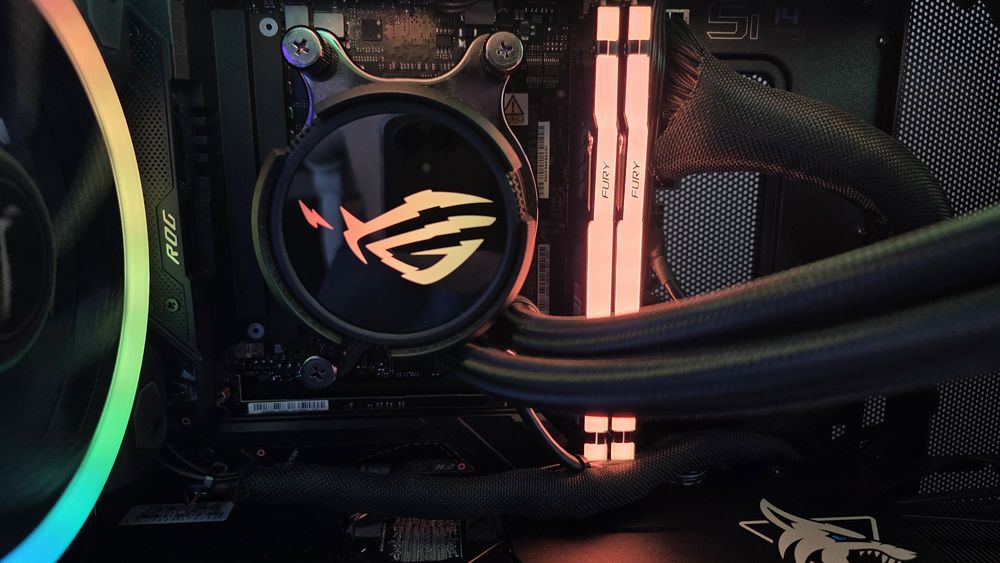 PC Asus ROG monster SFF 9800X3D, 64GB, 6TB SSD, Hellhound RX9070XT FV