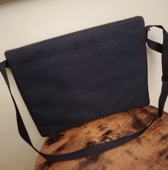 Torba na ramię na laptopa