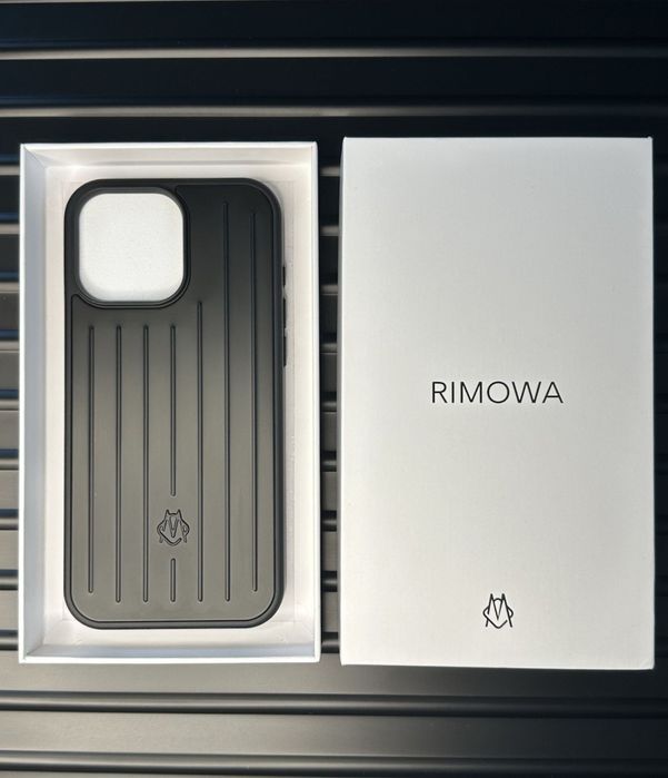 Чехол Rimowa iPhone 16 pro max black: 1 900 грн. - Чехлы Киев на Olx