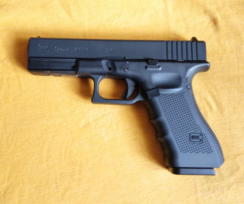 Nowa Replika - GLOCKA 17 gen 4 na CO2 / Pudełko  / Komplet