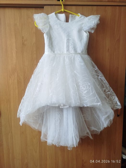 Сукня святкова  на дівчину.