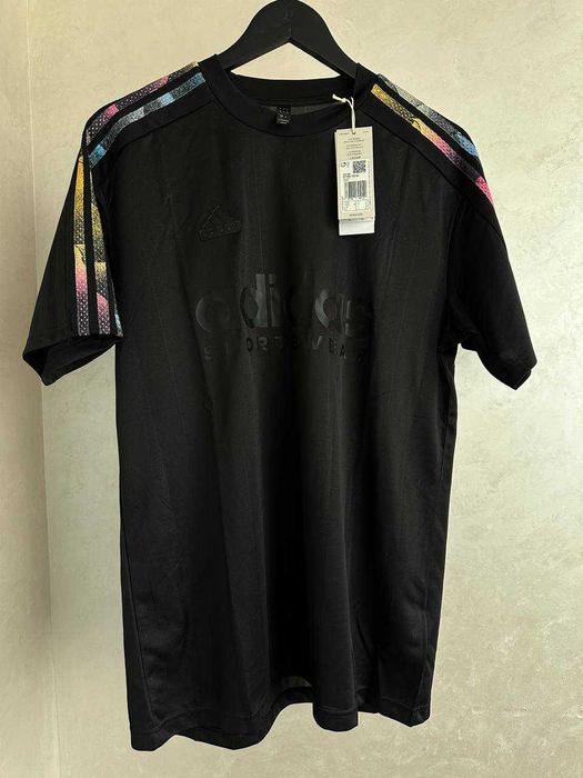 Продам футболку Adidas S Оригінал НОВА