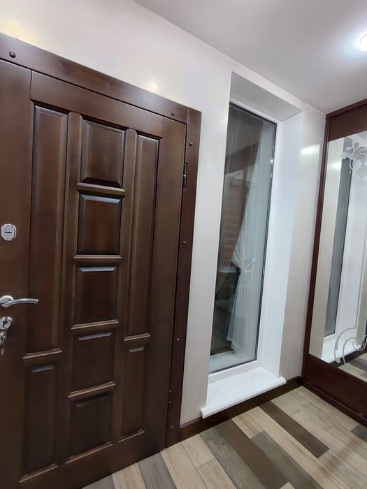 Велика  3-кімнатна квартира з дизайнерським ремонтом