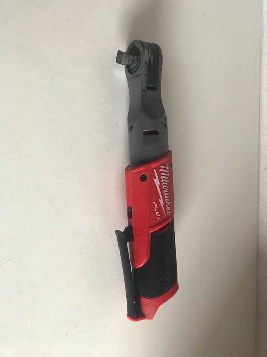 Акумуляторний кутовий гайковерт - тріскачка MILWAUKEE M12 FIR12