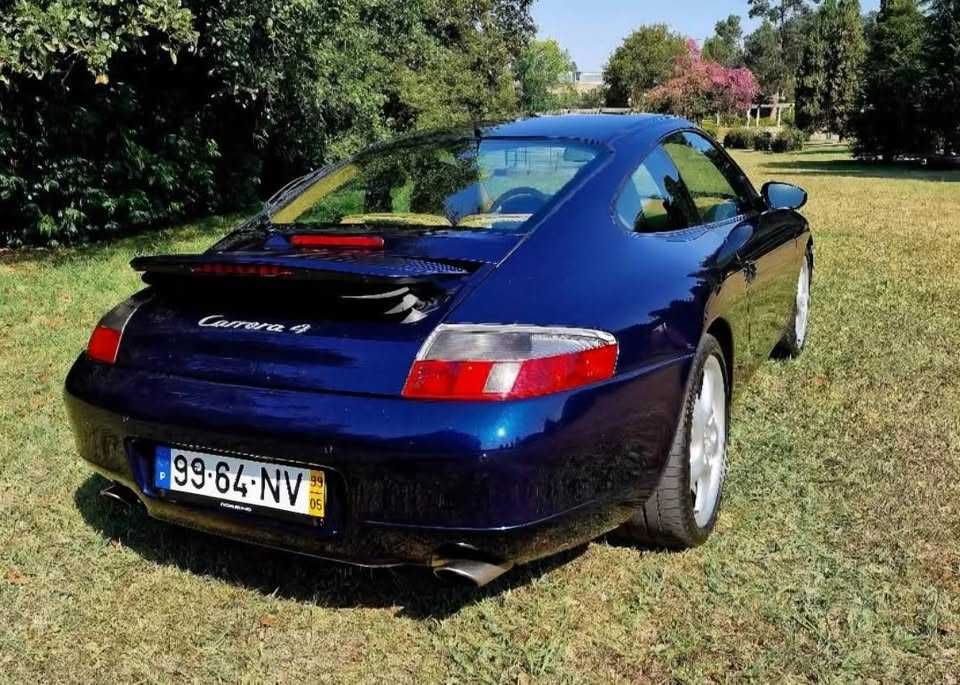 Porsche 911 Carrera 4 — photo 2