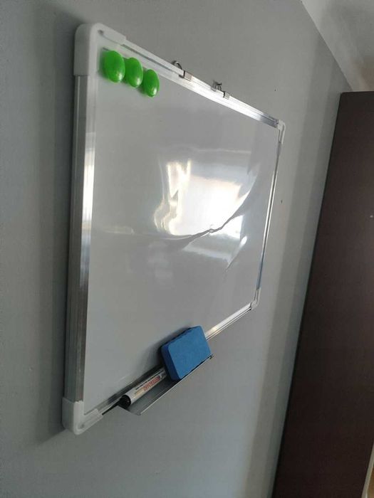 Tablica biała suchościeralna magnetyczna 60x45 cm aluminiowa rama
