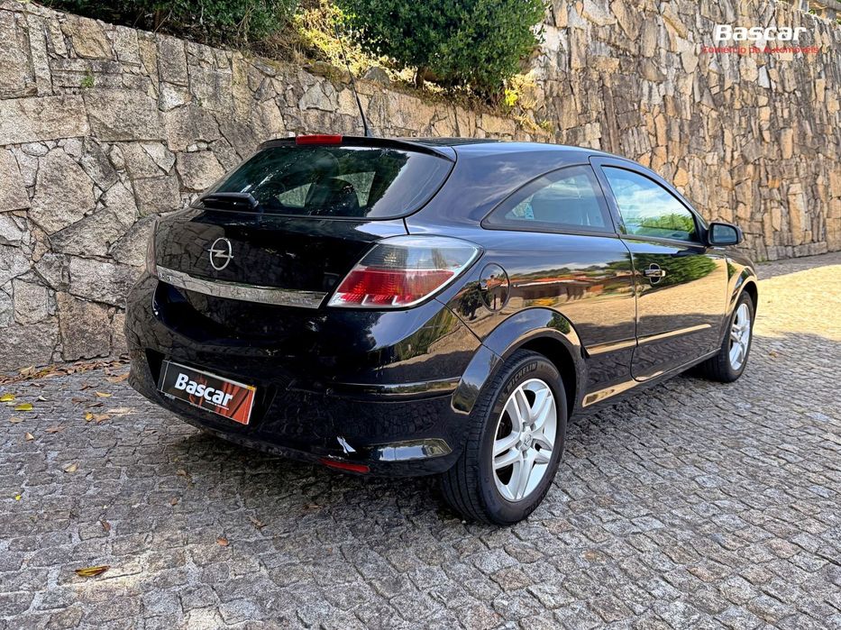 Opel Astra GTC 1.3 CDTI foto 4
