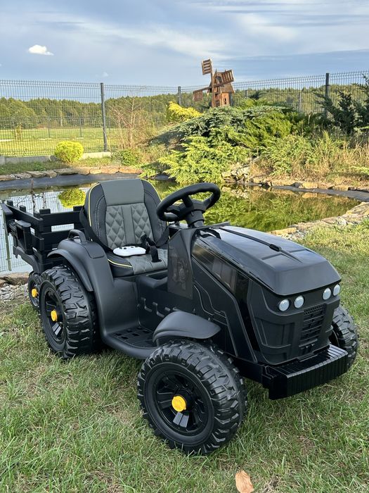 Duży Traktor na akumulator z Przyczepką Pilot 2x45Watt czarny