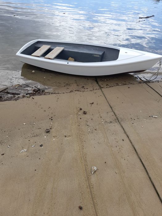 Barco auxiliar em fibra