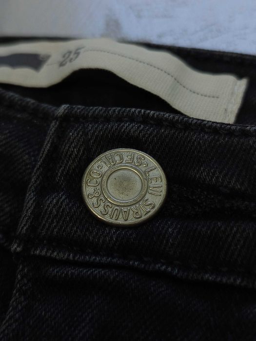 Damskie spodnie Levis W25 L30 XS