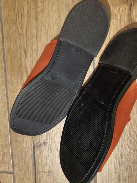 Нові шкіряні шльопанці, розмір 39