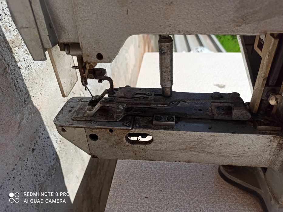 Промислова швейна машинка.