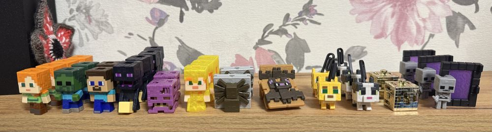 Фігурки майнкрафт з кіндер джой