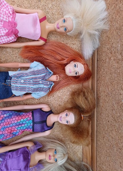 Princesas Sofia e a irmã, a mãe e o pai. Mattel.426290639348715524