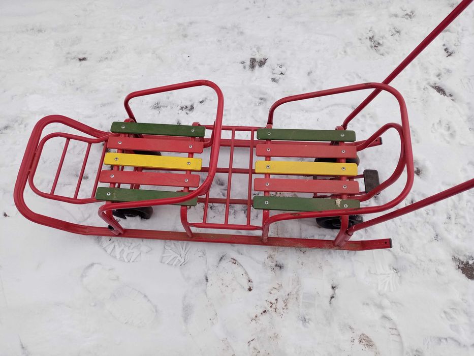 Санчата для двійнят. Подвійні санки