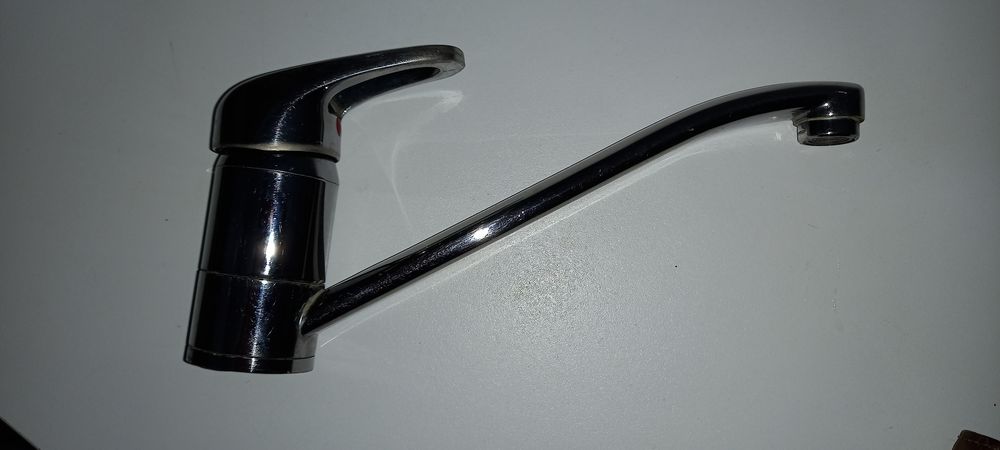 Single-lever countertop faucet64585040365570121