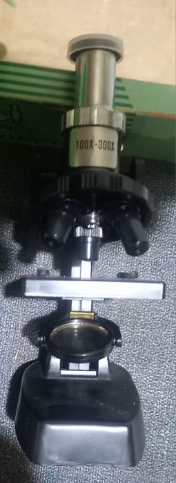 Microscópio antigo