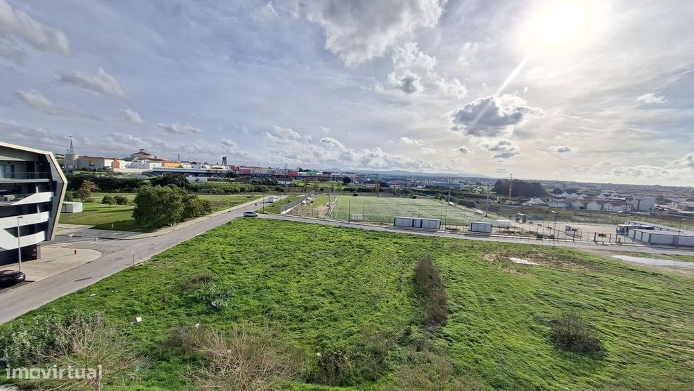 Apartamento T2 com 126m2, arrecadação e lugar  estacionamento Montijo.