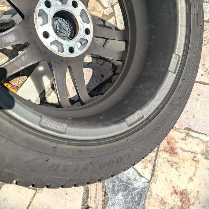 Jantes Originais Mercedes-Benz 17" + Pneus Goodyear 225/50 R17 (Como Novos)