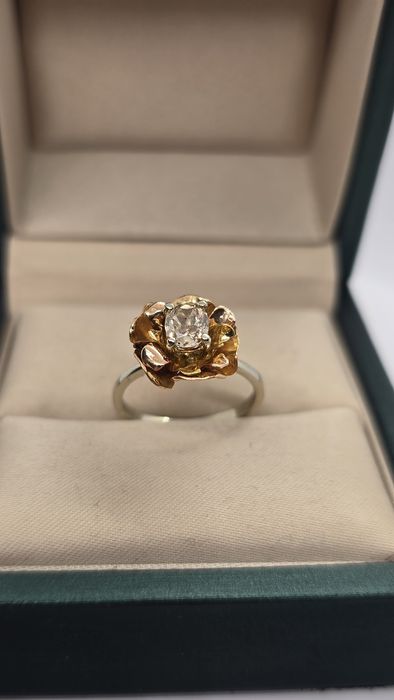 Wyjatkowy zloty.piersciknek z diamentem 0,50 ct