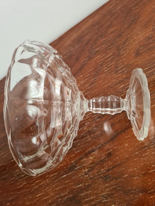 Taça com pé em cristal